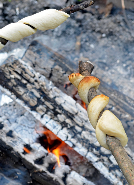 campfire-breadsticks
