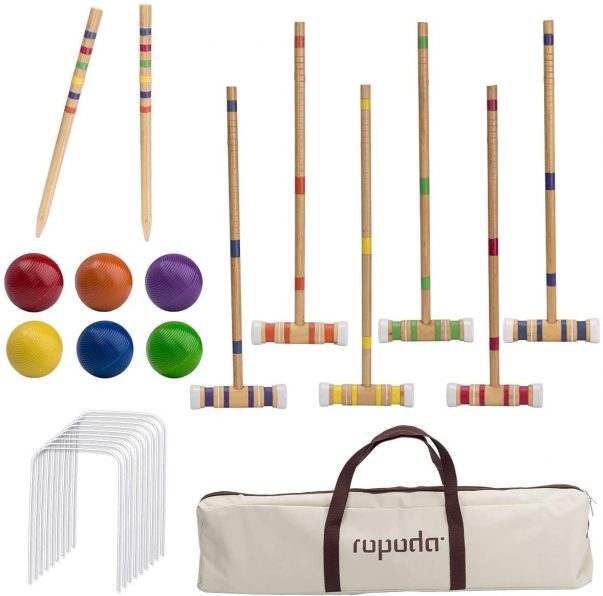 What is included in a basic croquet set
