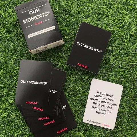 A couples picnic game with cards